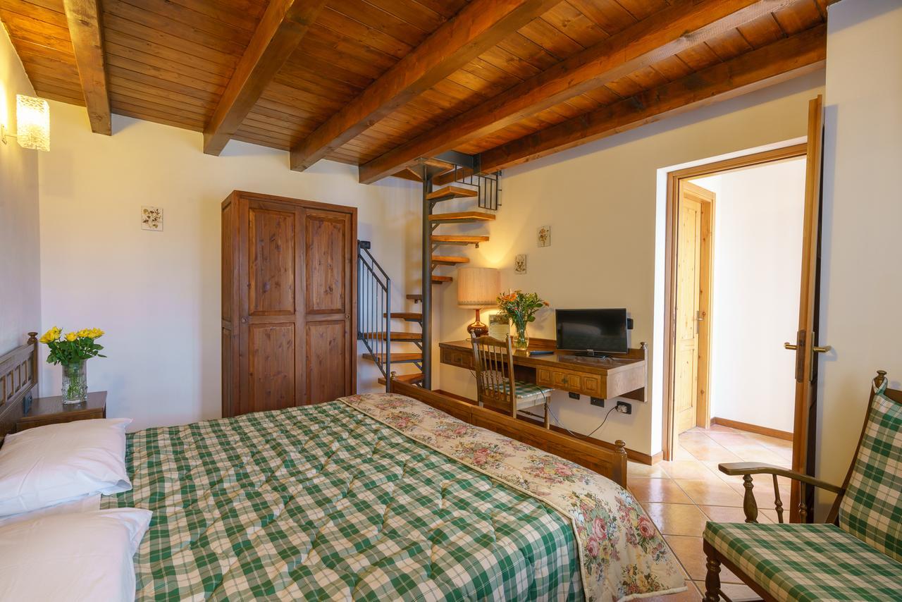Agriturismo Giacomino เจราลาริโอ ภายนอก รูปภาพ